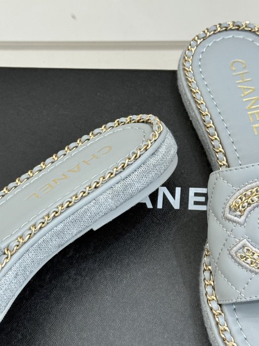 Шлепанцы женские фото 6