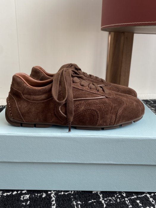 Кроссовки женские фото 2