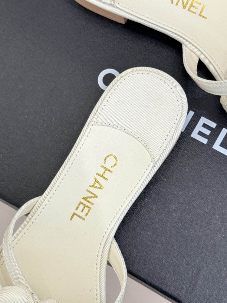 Шльопанці жіночі фото 8