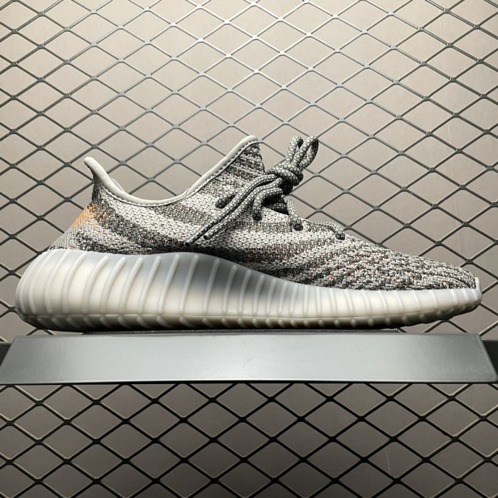 Кроссовки Yeezy Boost 350V2 фото 3