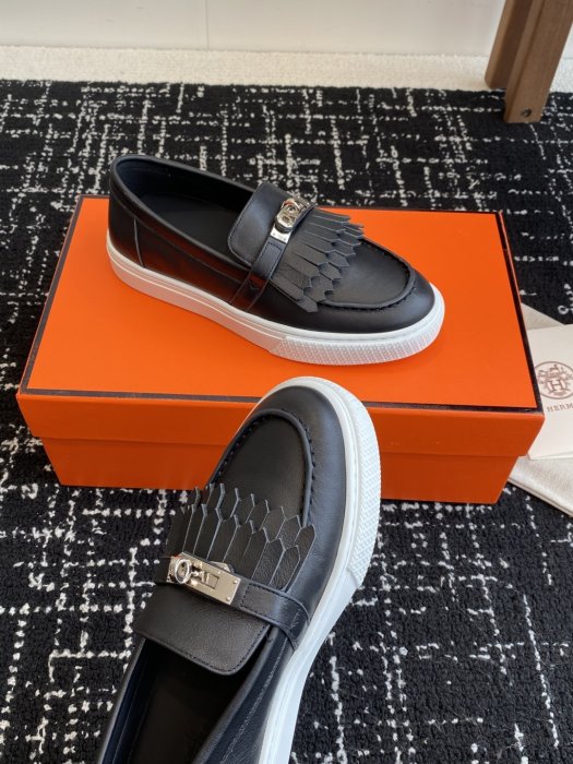 Лоферы кожаные женские фото 6