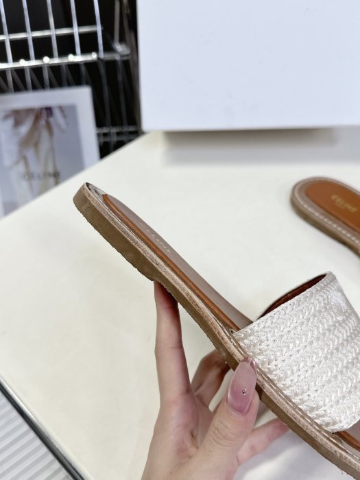 Шлепанцы женские фото 8