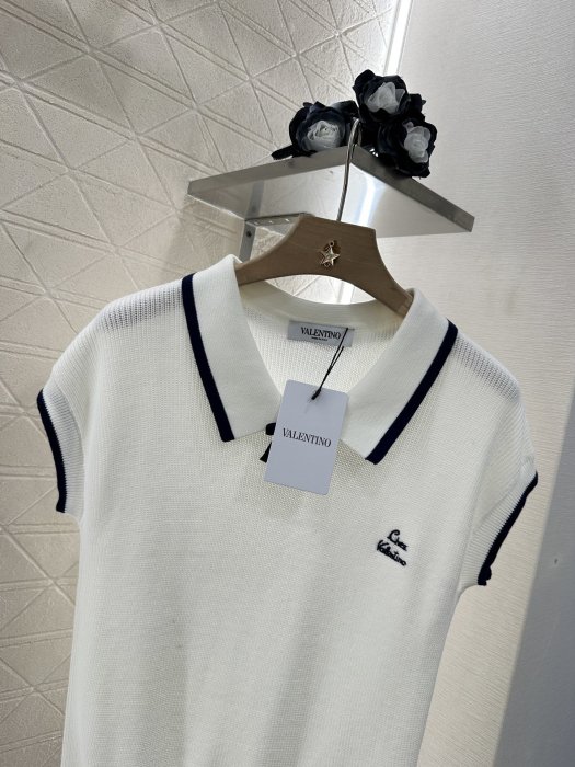 T-shirt women's фото 3