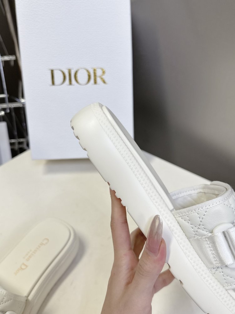 Шлепанцы женские фото 8