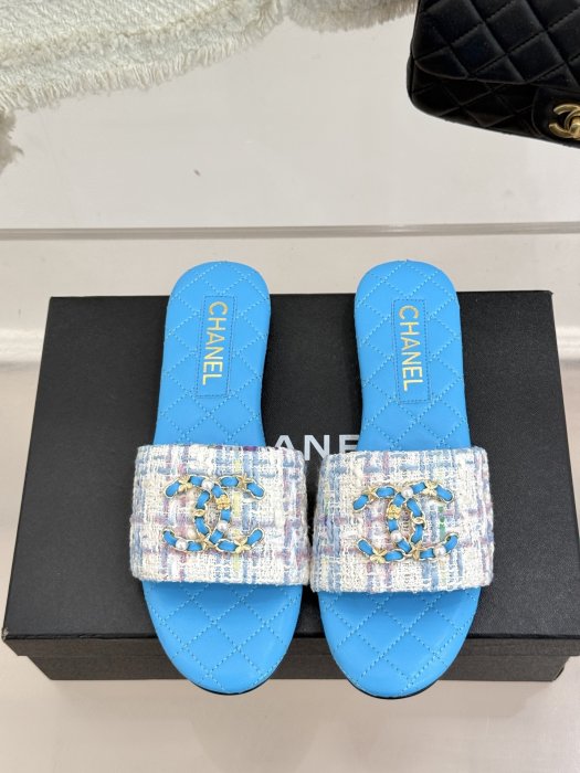 Шлепанцы женские фото 4