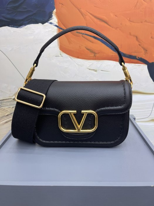 A bag women's VALENTINO GARAVANI ALLTIME 23.5 cm