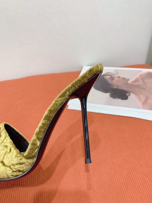 Босоножки фото 5