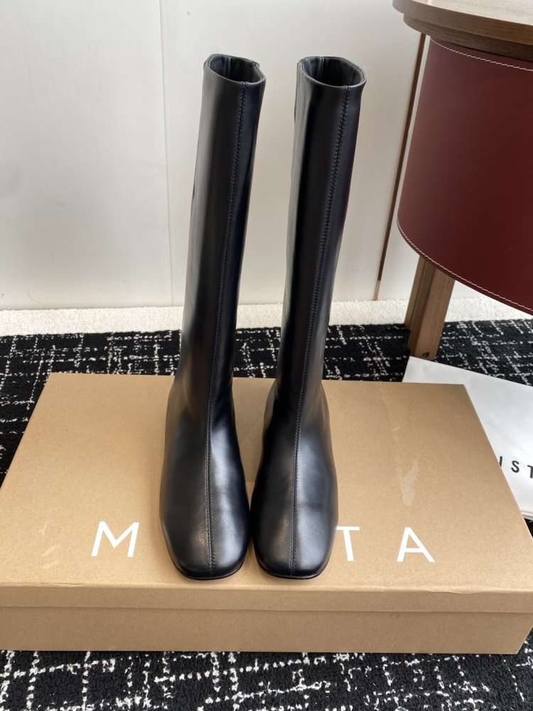 Чоботи жіночі