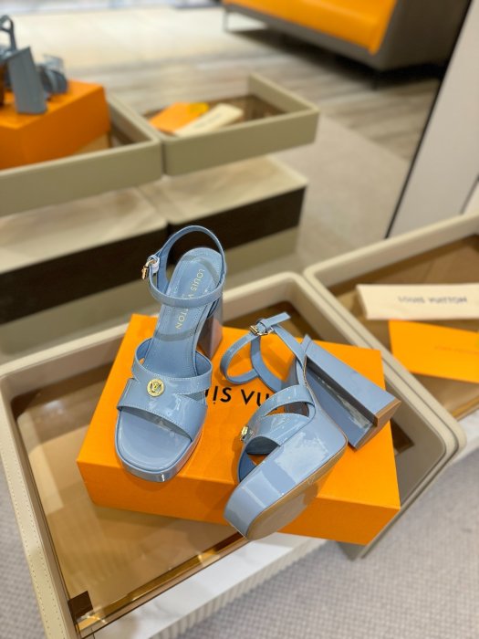 Босоножки фото 5