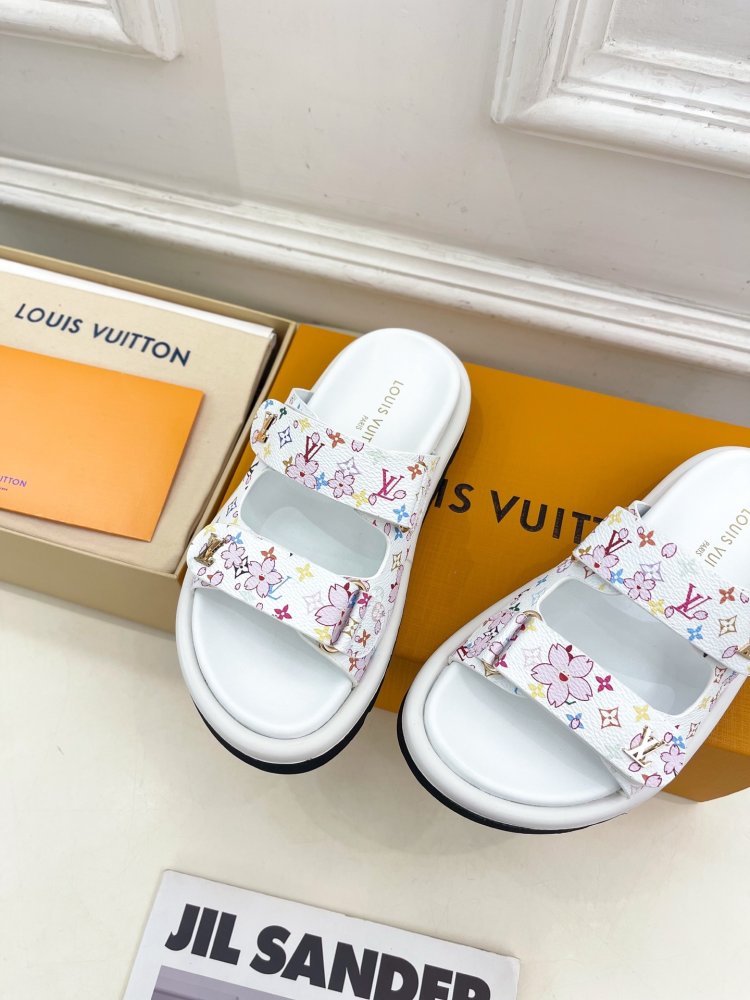 Шльопанці жіночі фото 8