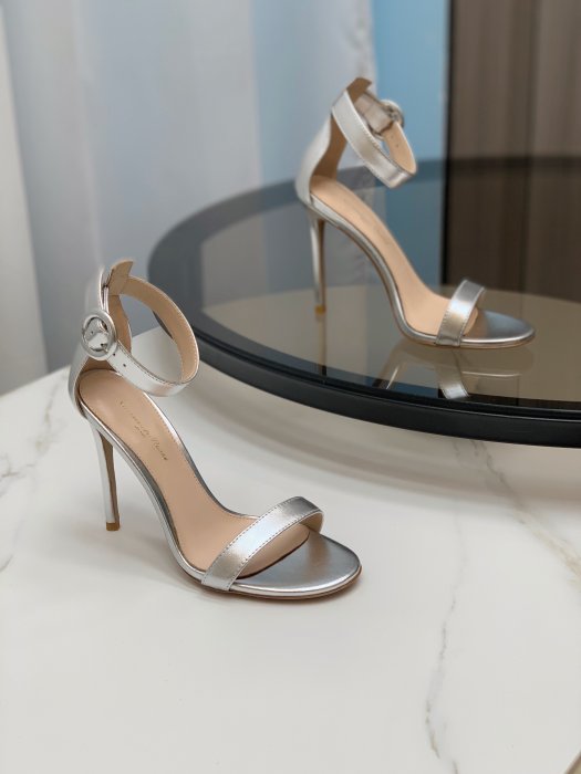 Босоножки фото 8