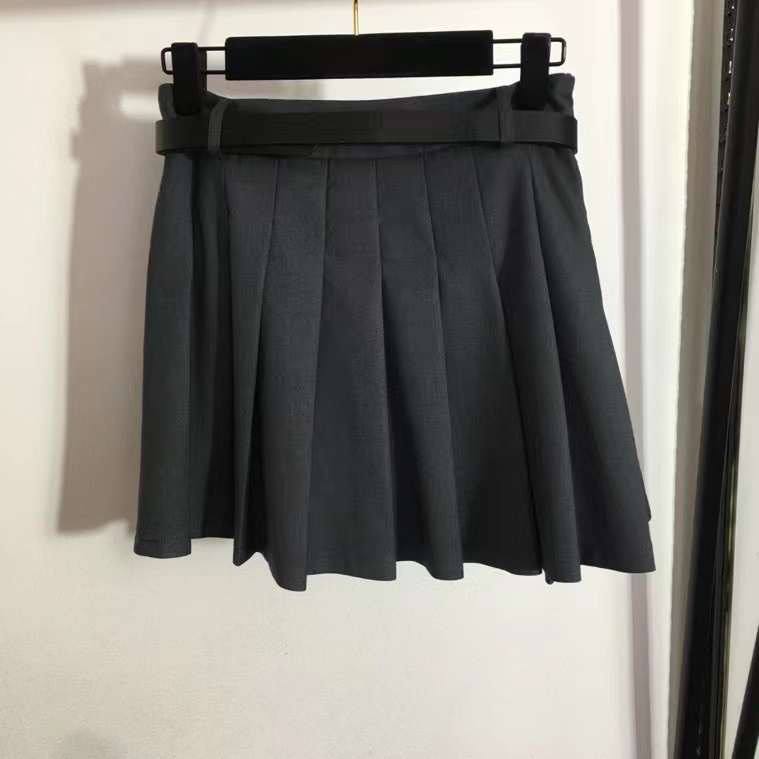 Pleated short skirt фото 4