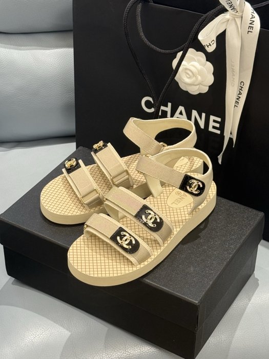 Сандалі жіночі фото 3