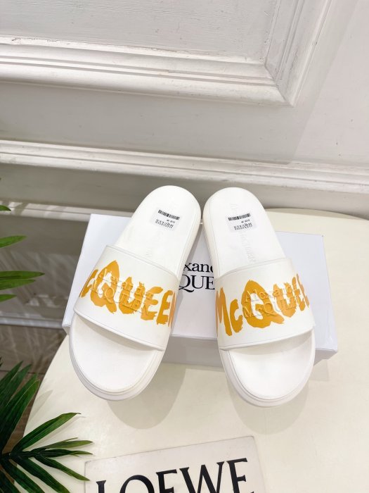 Шльопанці жіночі