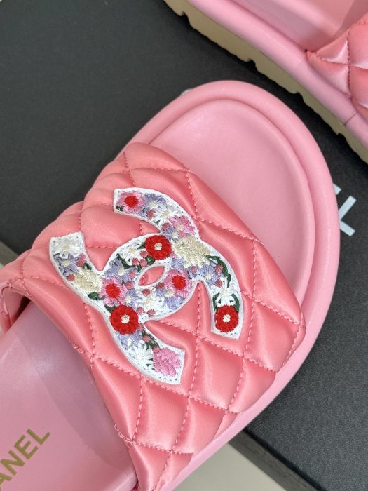 Шлепанцы фото 7