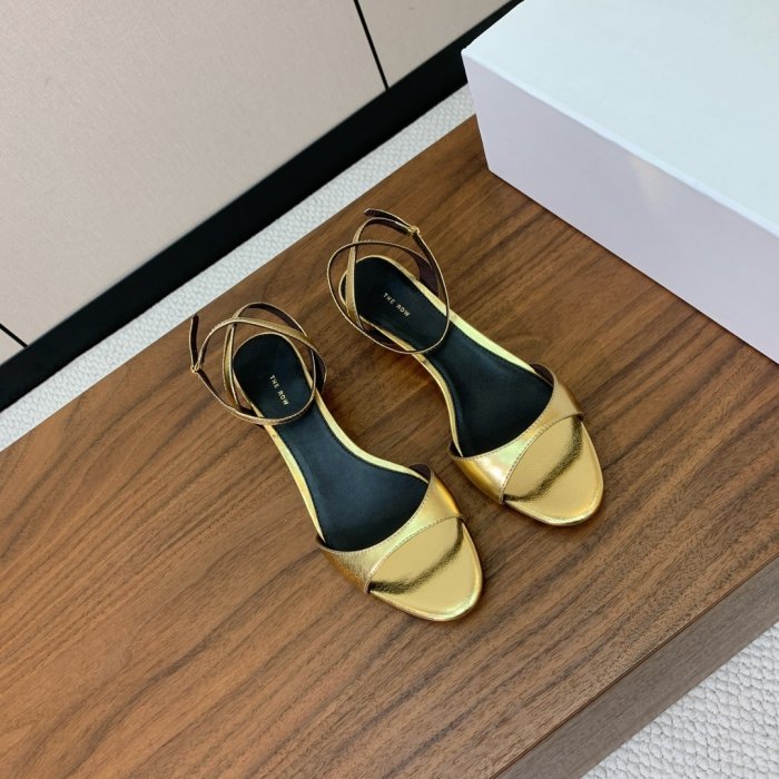 Босоножки фото 3