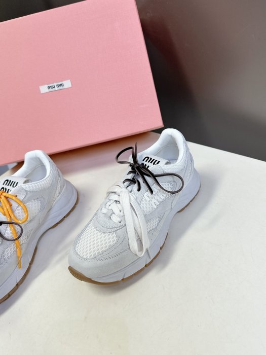 Кроссовки женские фото 3