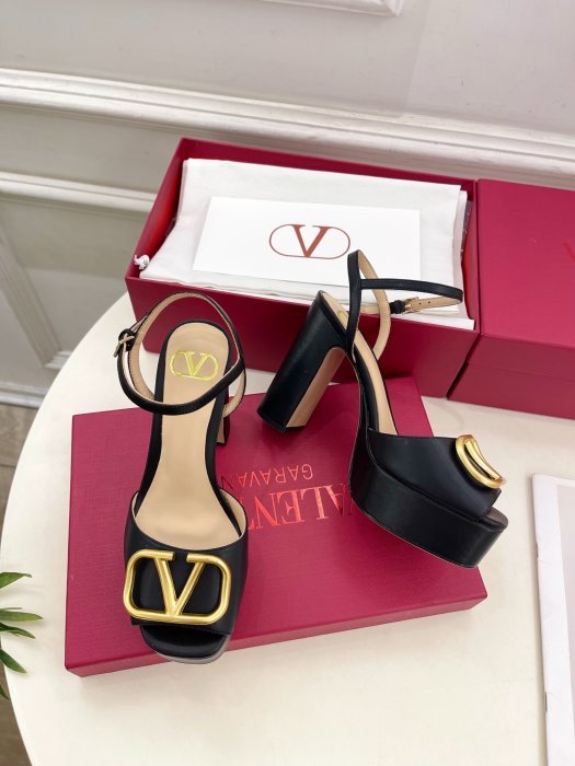 Босоножки фото 5