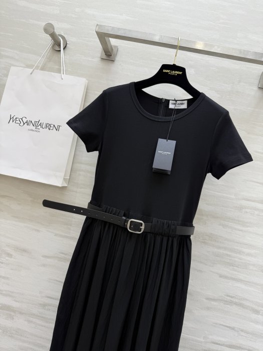 Плаття, Сукня середньої довжини з короткими рукавами і поясом фото 6