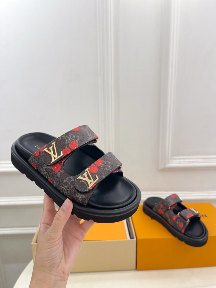 Шльопанці жіночі фото 6