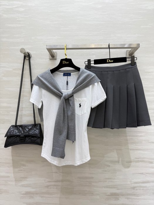 Костюм жіночий