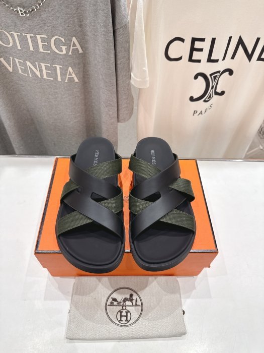 Шлепанцы женские