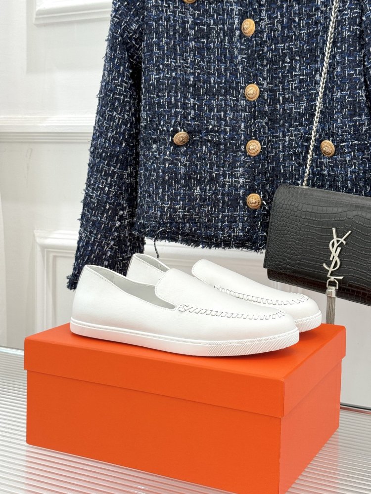 Лоферы жіночі