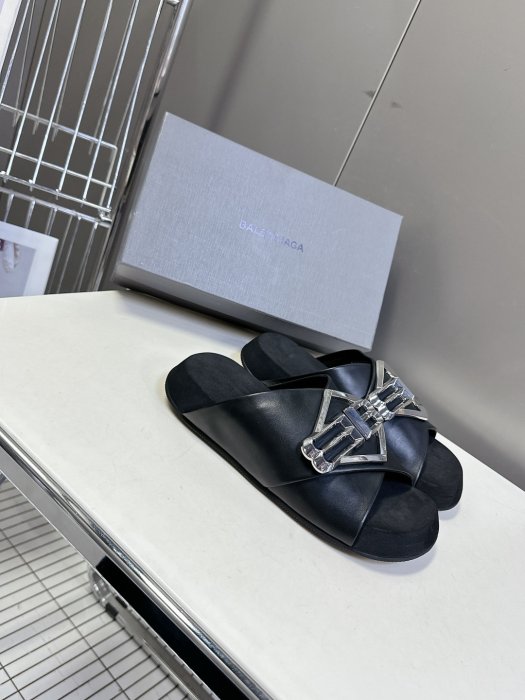 Шлепанцы фото 2