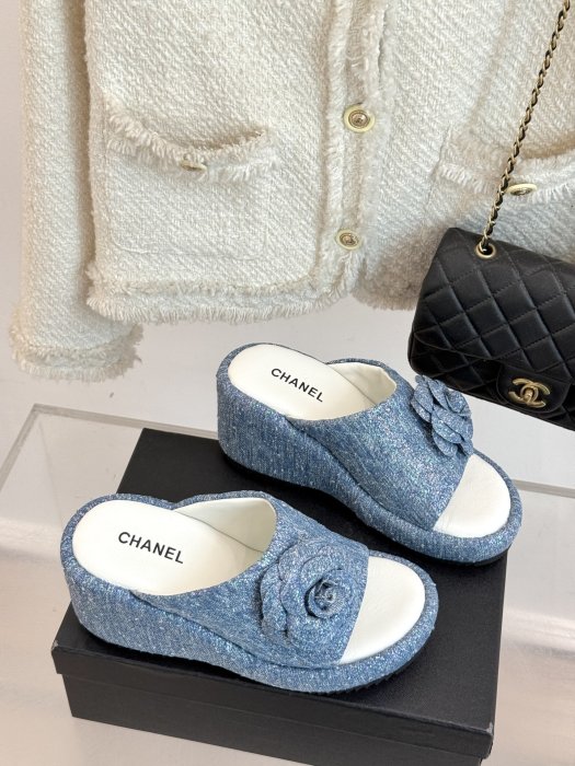 Шлепанцы женские фото 3