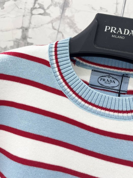 T-shirt women's фото 3