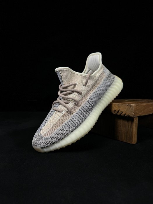 Кросівки Yeezy 350V2 фото 2