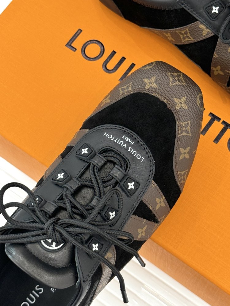 Кросівки жіночі фото 7