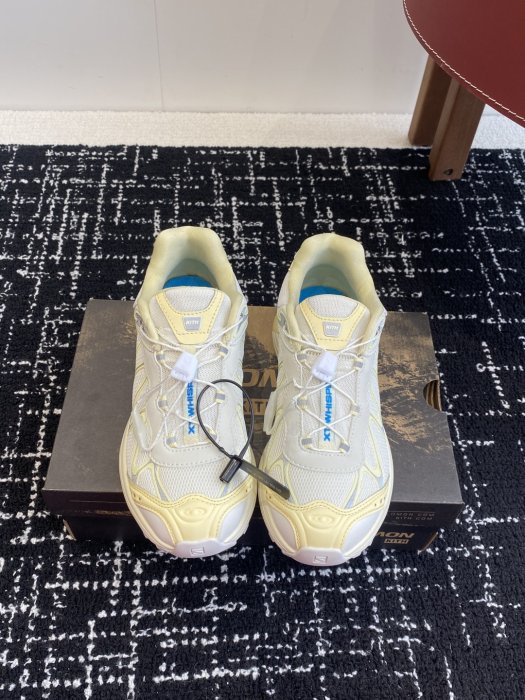 Кроссовки женские SALOMON XT WHISPER