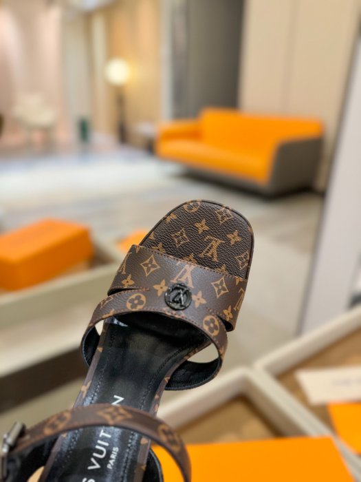 Босоножки фото 9