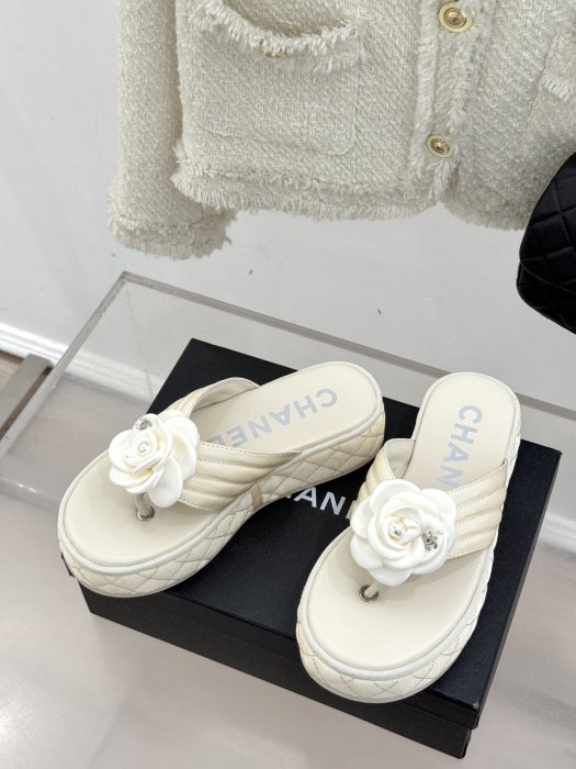 Шлепанцы женские фото 2