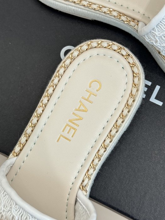 Шлепанцы женские фото 8