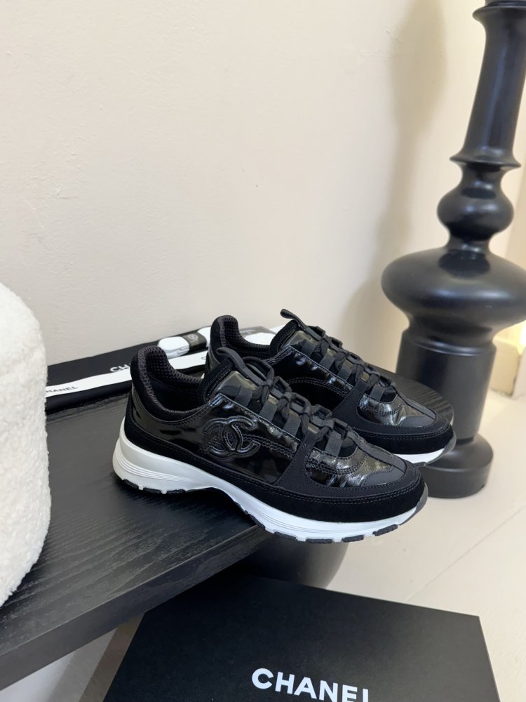 Кроссовки женские фото 2