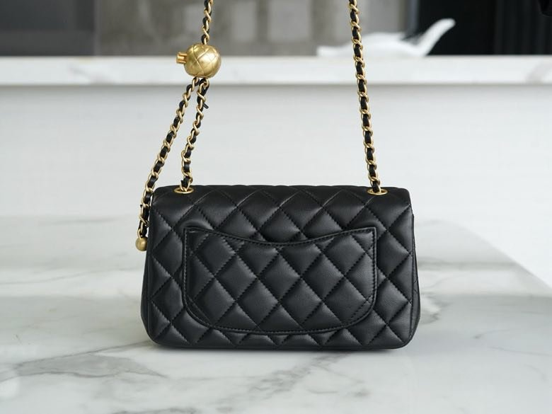 Сумка женская кожаная FLAP BAG 23C 20 см фото 3