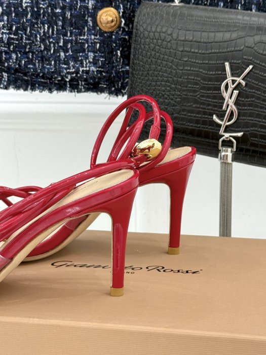 Босоніжки на шпильці фото 6