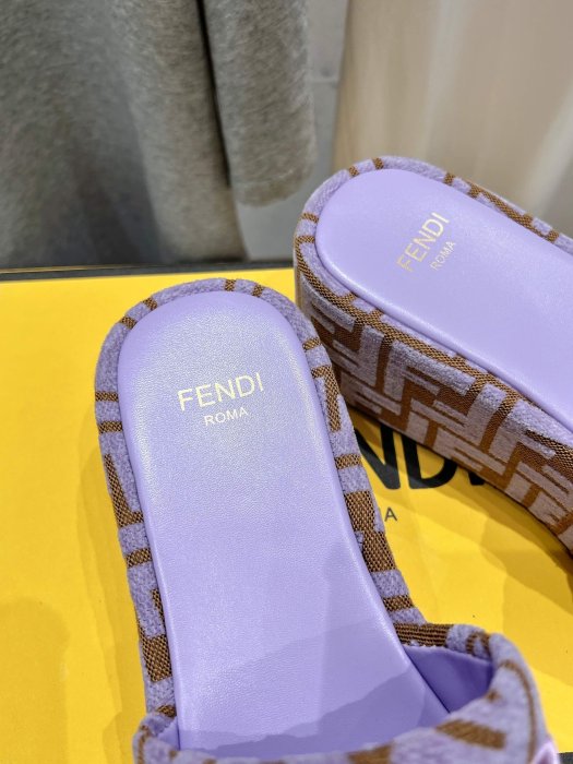 Шлепанцы фото 7