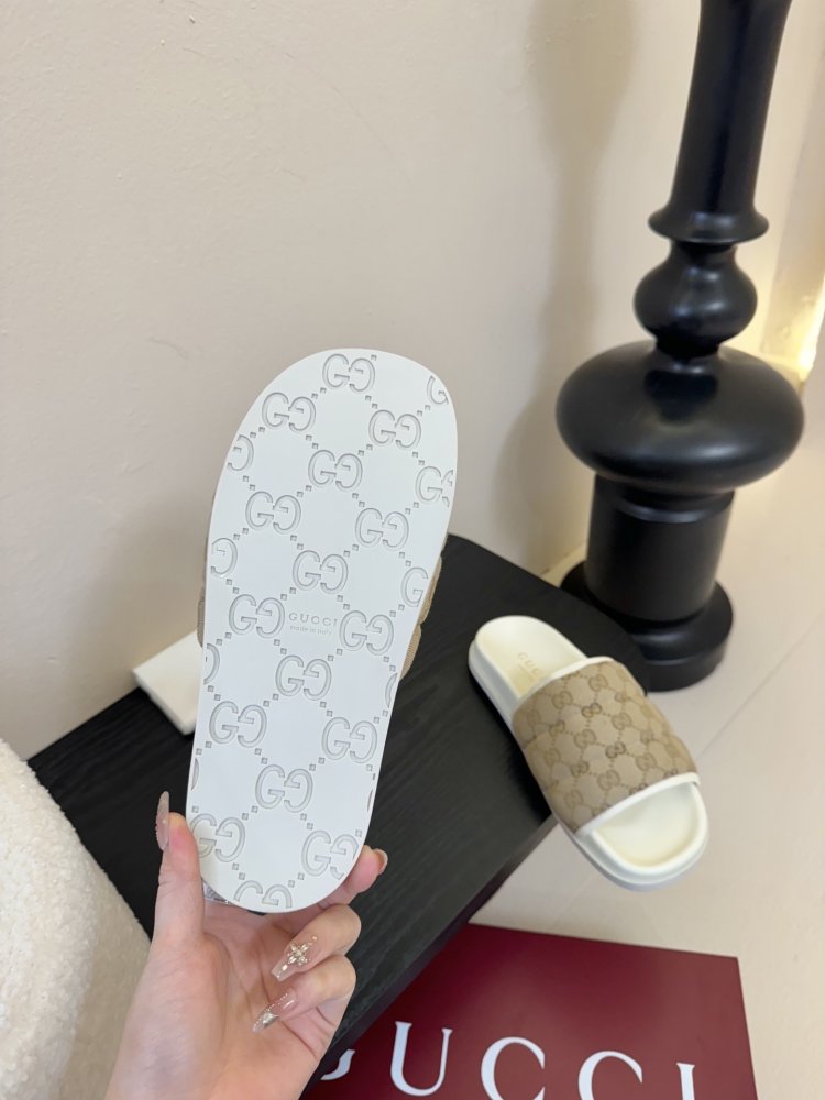 Шлепанцы женские фото 6