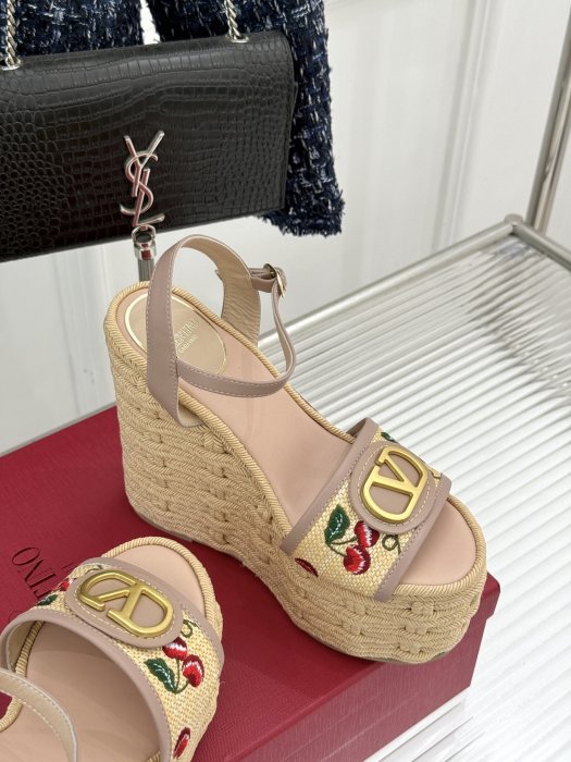 Босоножки фото 5