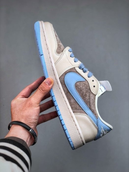 Кросівки Travis Scott x Fragment Design x Jordan Air Jordan 1 Low фото 2