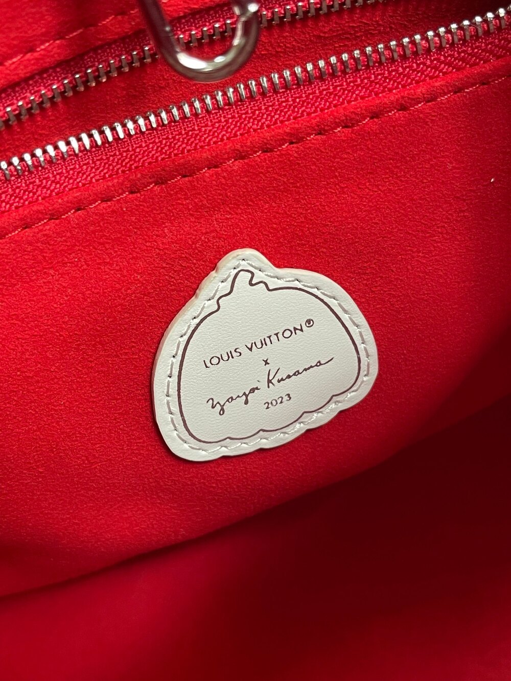 A bag LV x YK OnTheGo PM​ Monogram Empreinte Leather M46412 25 cm фото 9