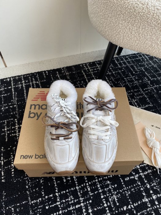 Кроссовки на меху женские Miu Miu x New Balance 530 фото 2