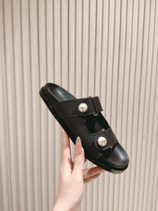 Шльопанці жіночі фото 7