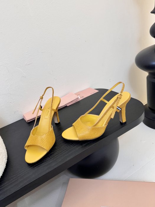 Босоножки фото 3