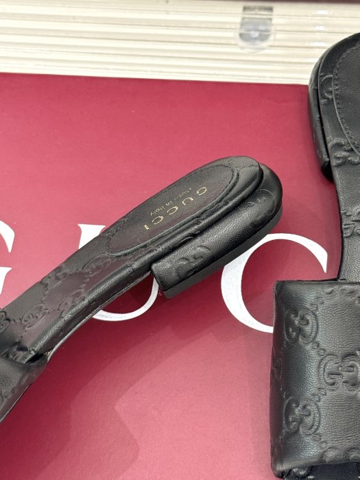 Шлепанцы фото 6