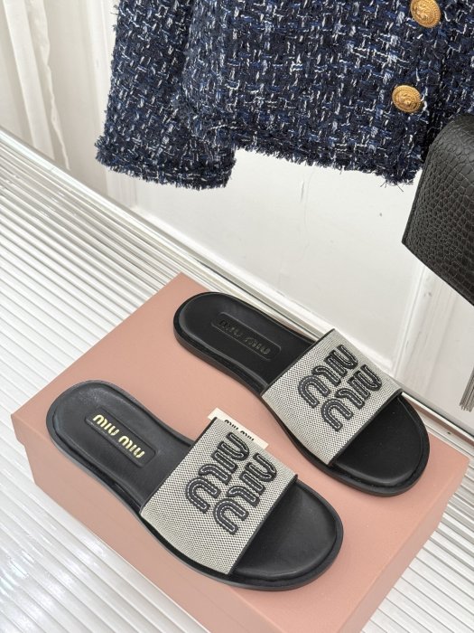 Шлепанцы фото 3