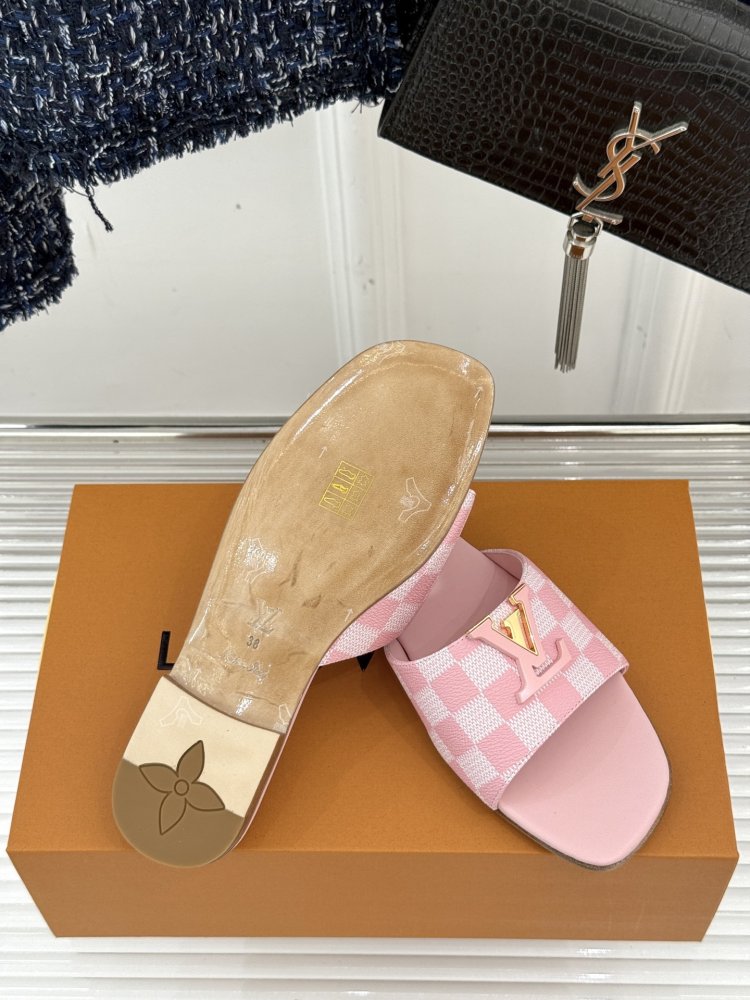 Шлепанцы женские фото 9